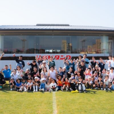 2025年3月23日(日)、福岡市「JAPAN BASE」にて、一般社団法人スポーツラインと公益財団法人日本ラグビーフットボール協会の共催による、「タグラグビー×スナッグゴルフ体験会」を開催しました。 当日は、子どもから大人まで約60名が参加し、晴天のもと笑顔あふれる交流の場となりました。 また、当日の写真・動画撮影はすべてスポーツラインが担当しました。